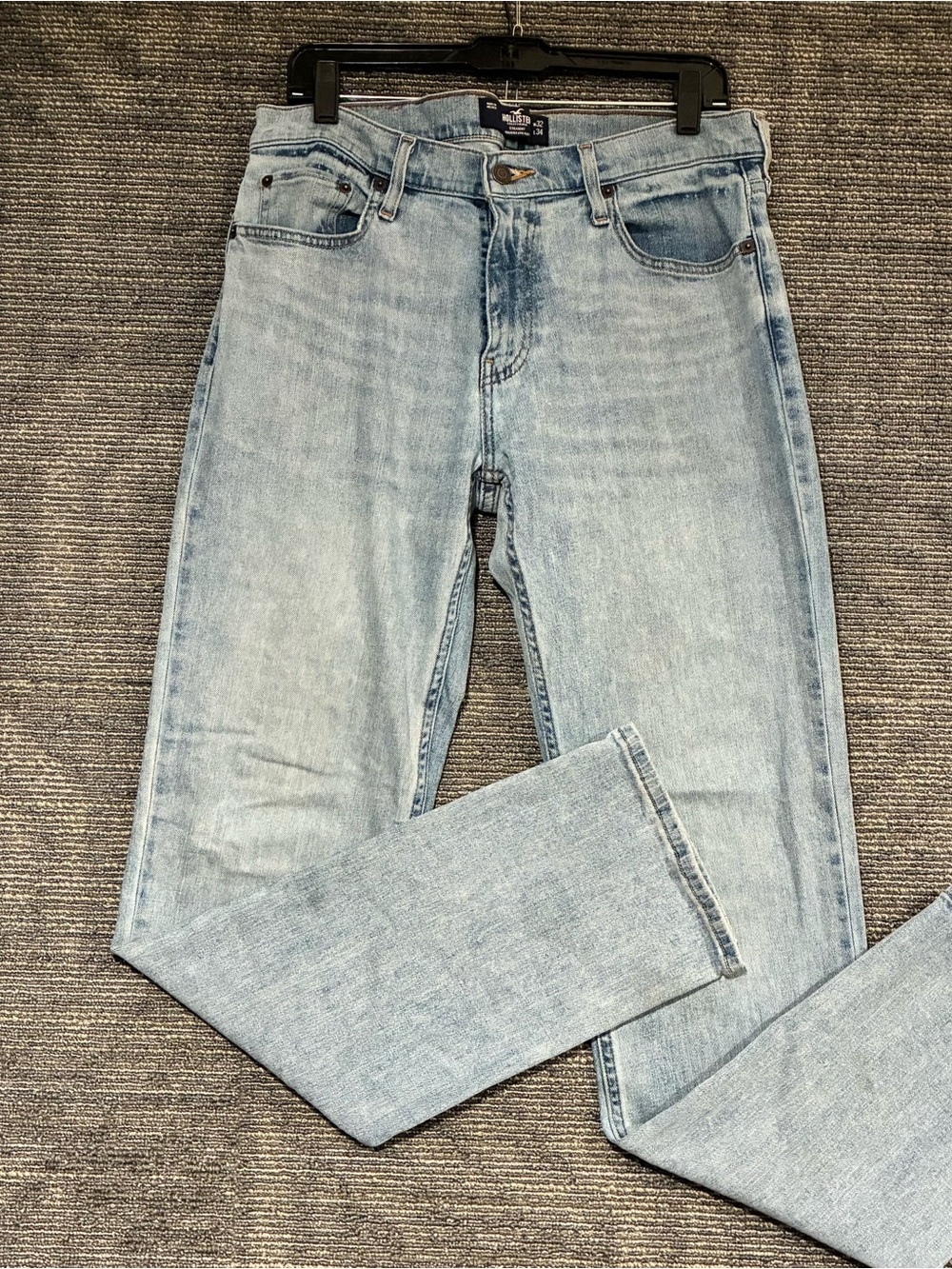 Hollister Men's Light Blue Denim Jeans - Classic Straight Epic Flex Size 32x34